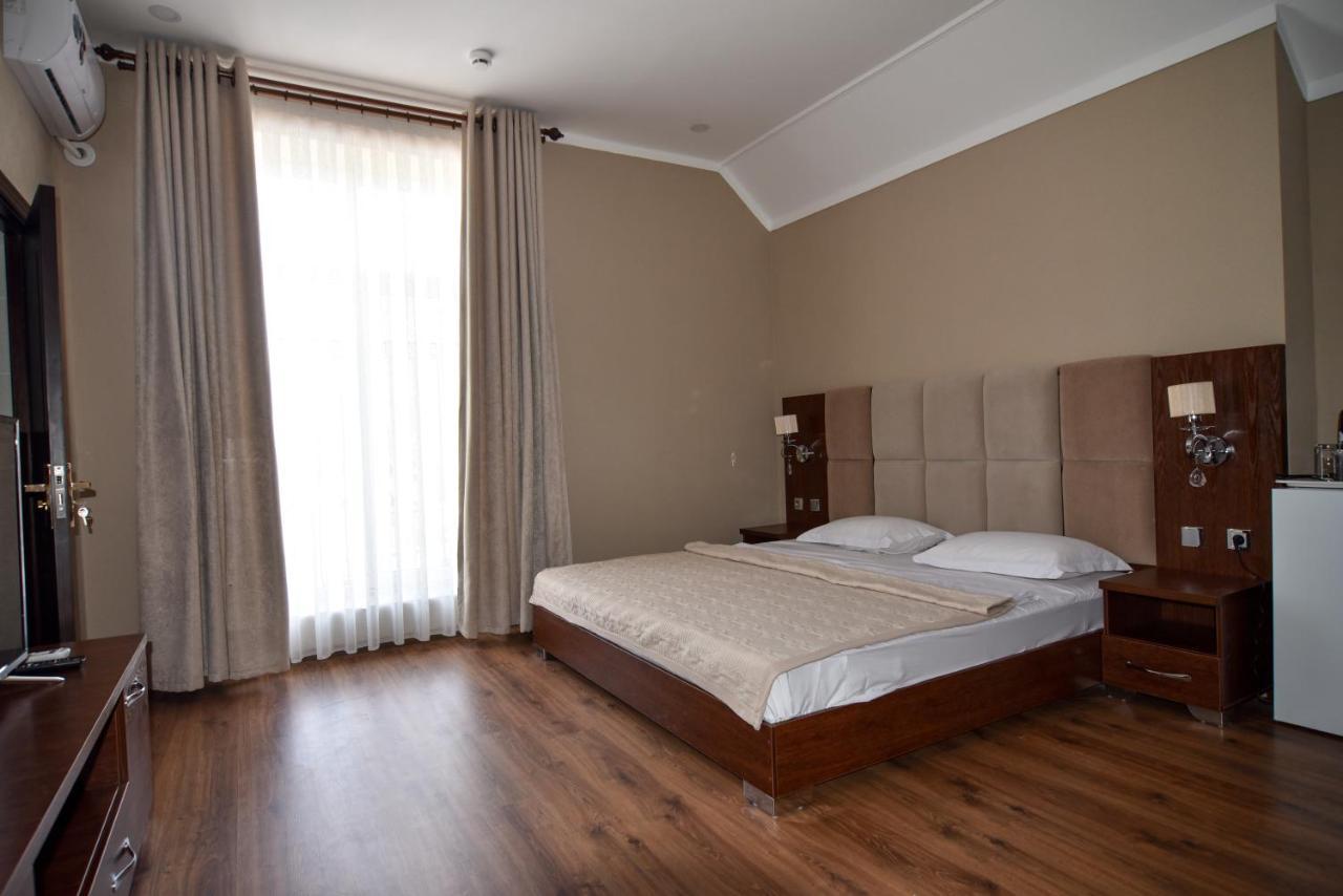 B&B Lake House Hotel Yusufkhona Exterior foto