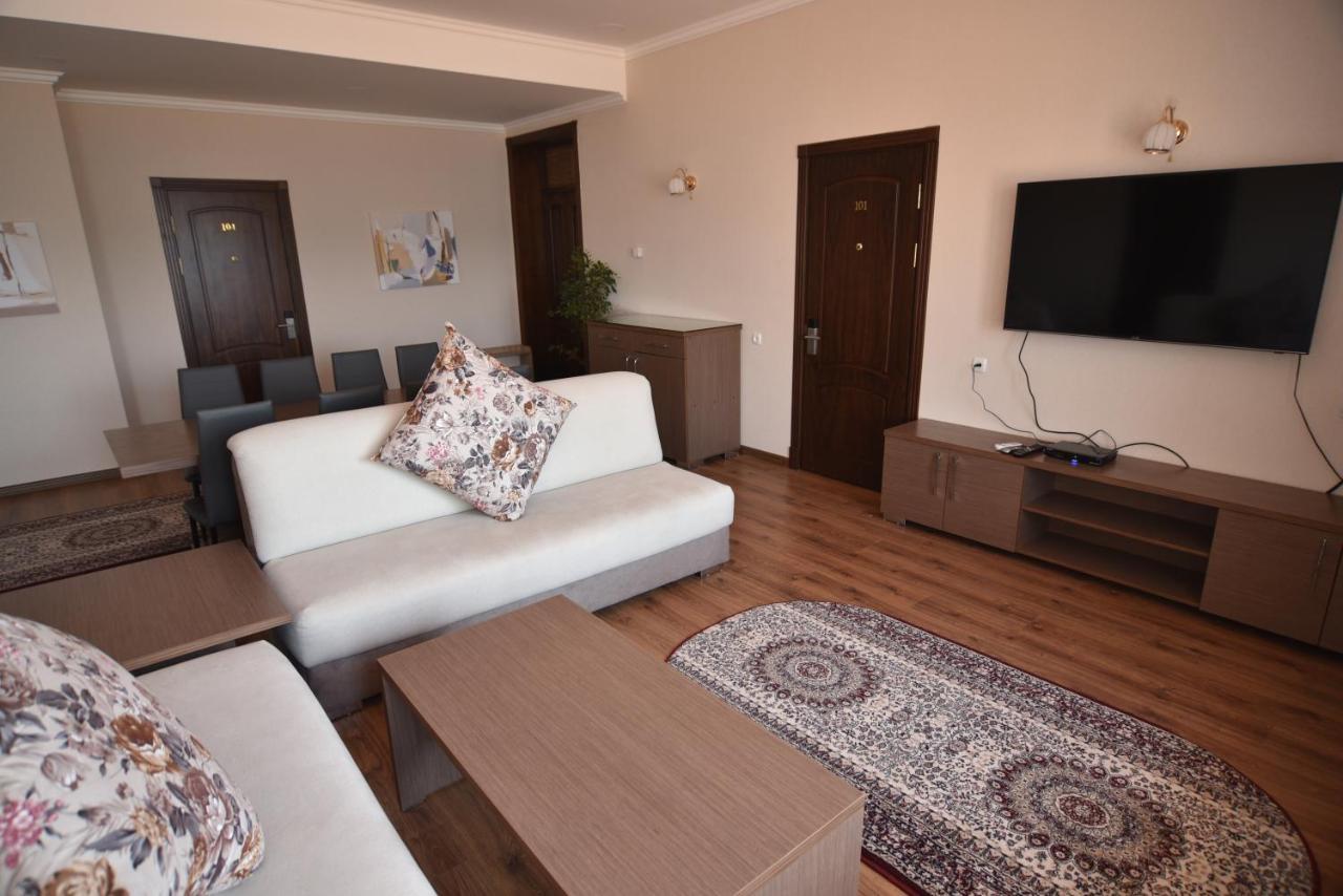 B&B Lake House Hotel Yusufkhona Exterior foto