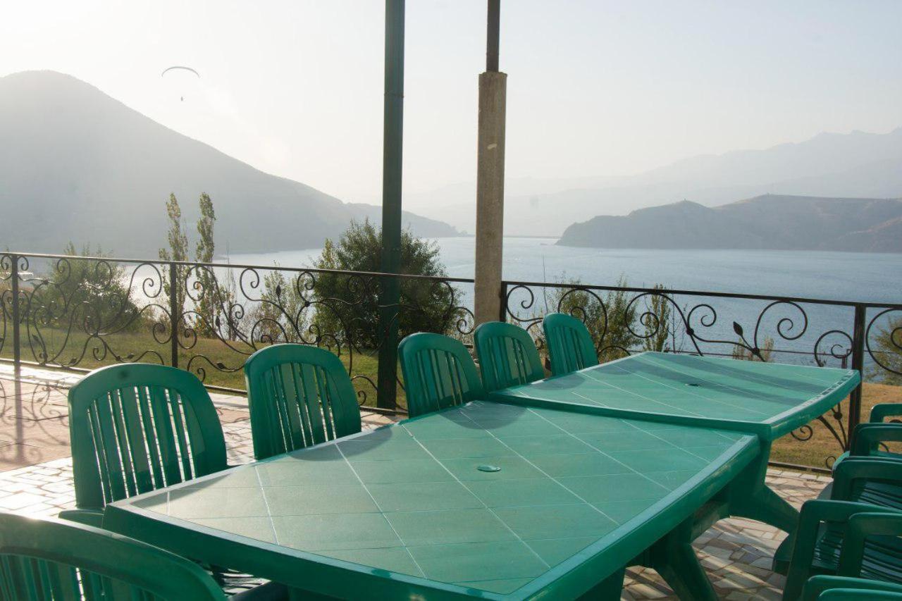 B&B Lake House Hotel Yusufkhona Exterior foto